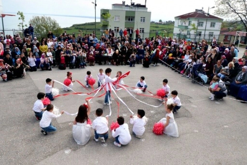 Toptepe İlkOkulu'nda 23 Nisan coşkusu