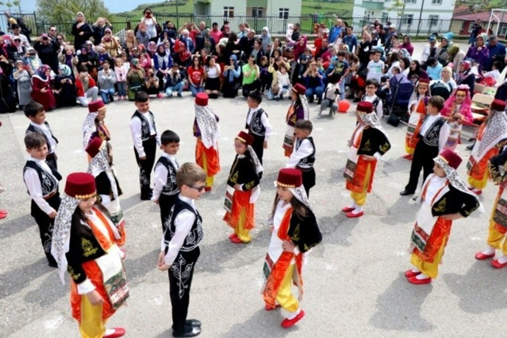 Toptepe İlkOkulu'nda 23 Nisan coşkusu