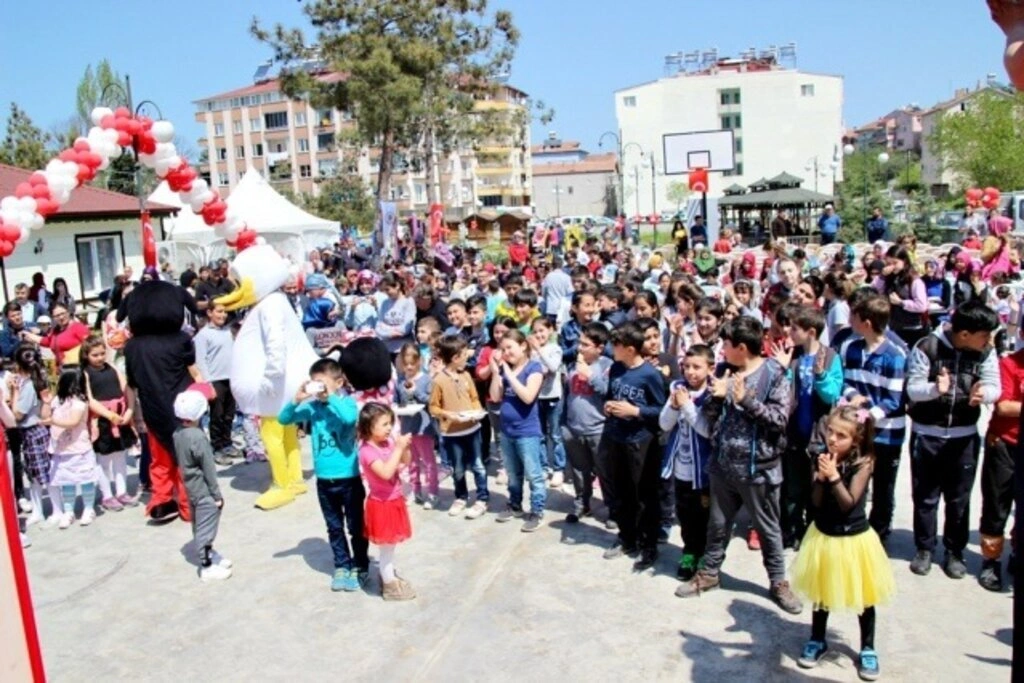 ALAÇAM BELEDİYESİ'NDEN 23 NİSAN ETKİNLİKLERİ