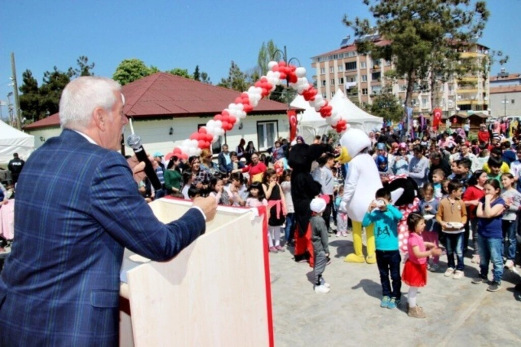 ALAÇAM BELEDİYESİ'NDEN 23 NİSAN ETKİNLİKLERİ
