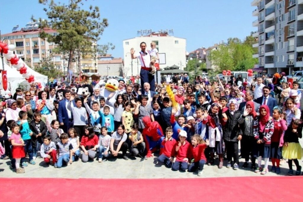 ALAÇAM BELEDİYESİ'NDEN 23 NİSAN ETKİNLİKLERİ