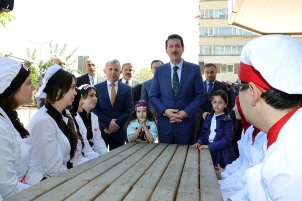 BAŞKAN TOK: GENÇLERE İSTİHDAM SAĞLAMAYA DEVAM EDECEĞİZ