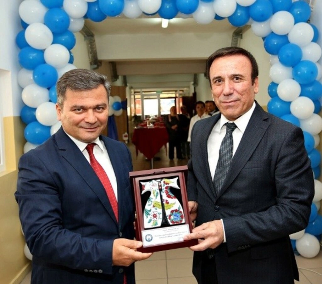 Canik'te eğitim yatırımı bitmiyor