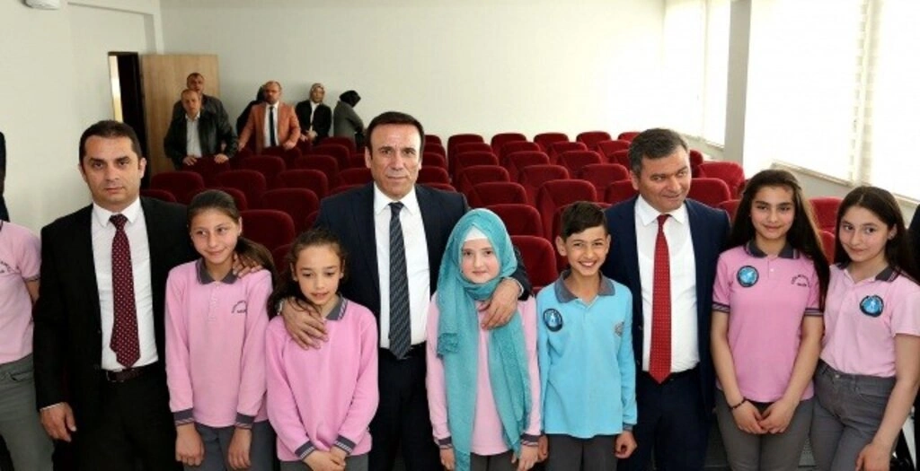 Canik'te eğitim yatırımı bitmiyor