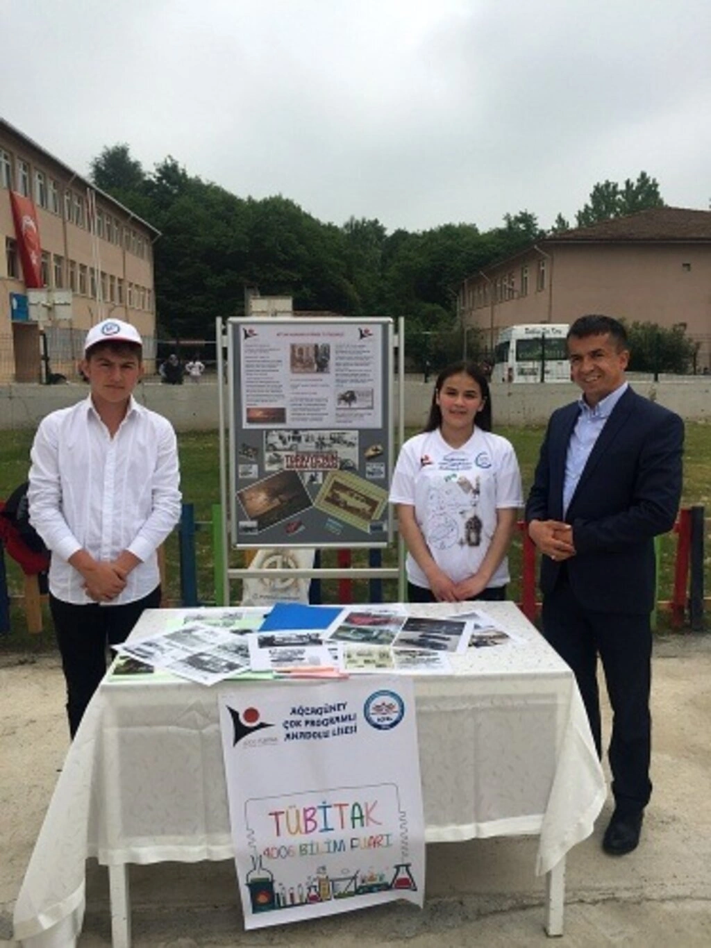 Ağcagüney Anadolu Lisesi'nde TÜBİTAK 4006 Bilim Fuarı
