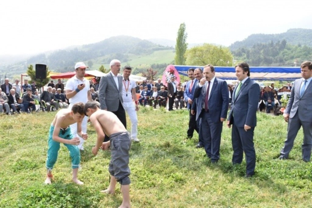 Yakakent'te Geleneksel 4. Hıdırellez Şenlikleri ve Karakucak Güreşleri