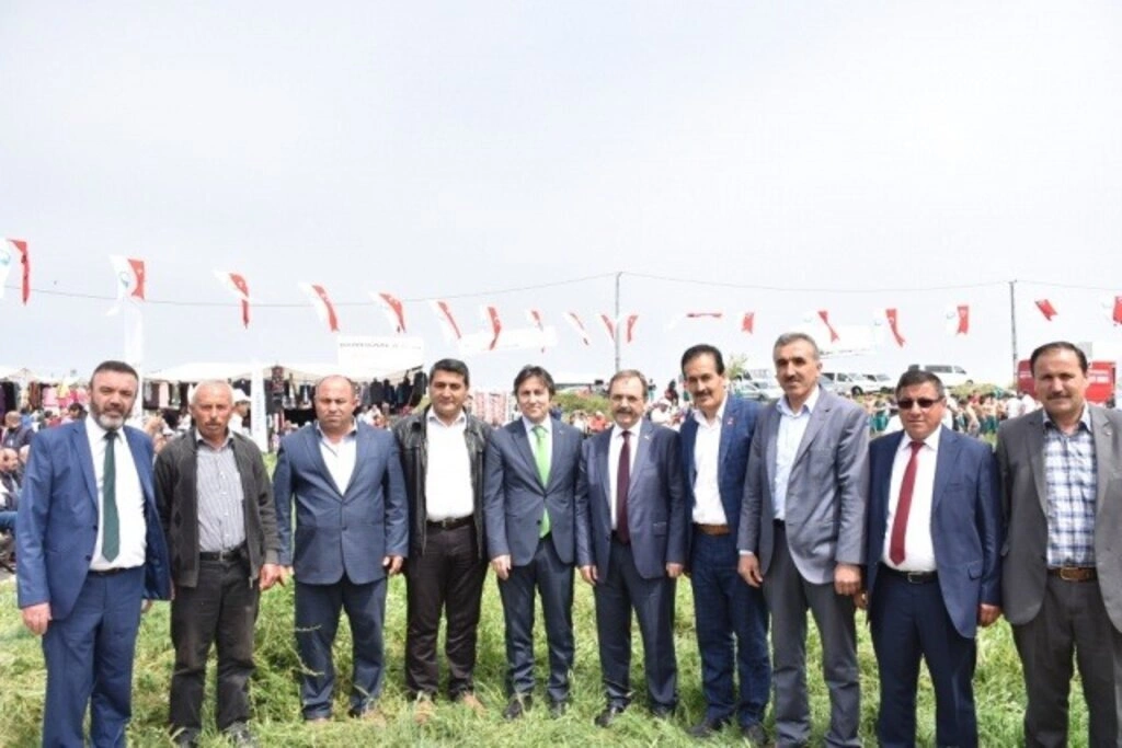 Yakakent'te Geleneksel 4. Hıdırellez Şenlikleri ve Karakucak Güreşleri