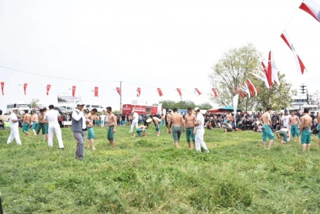 Yakakent'te Geleneksel 4. Hıdırellez Şenlikleri ve Karakucak Güreşleri