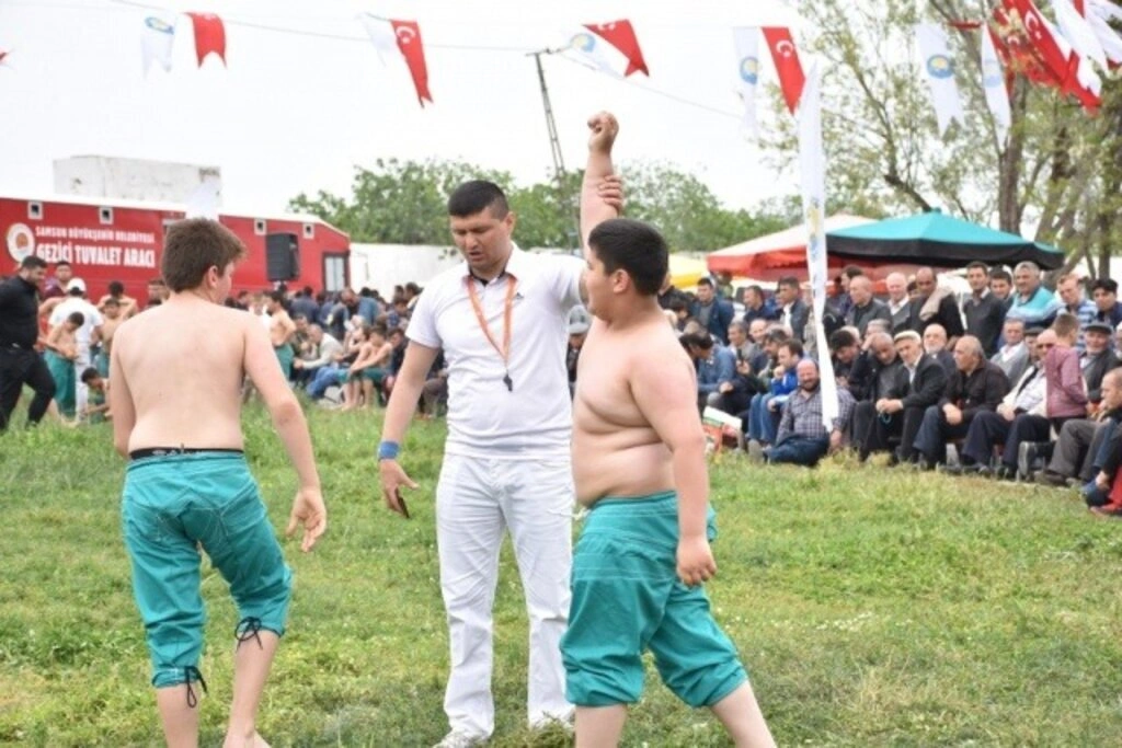 Yakakent'te Geleneksel 4. Hıdırellez Şenlikleri ve Karakucak Güreşleri
