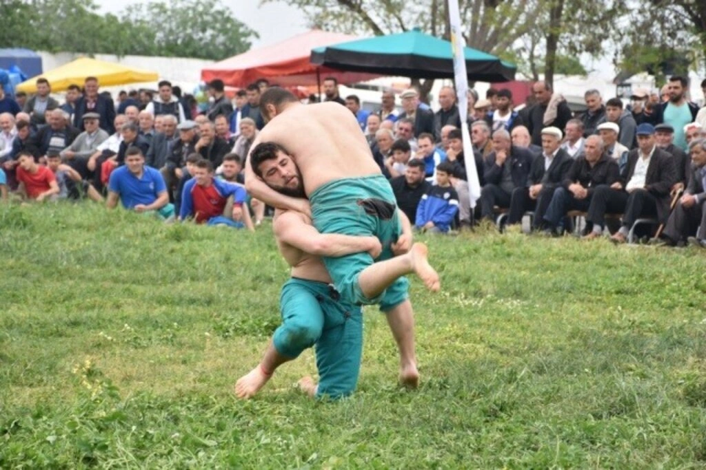 Yakakent'te Geleneksel 4. Hıdırellez Şenlikleri ve Karakucak Güreşleri