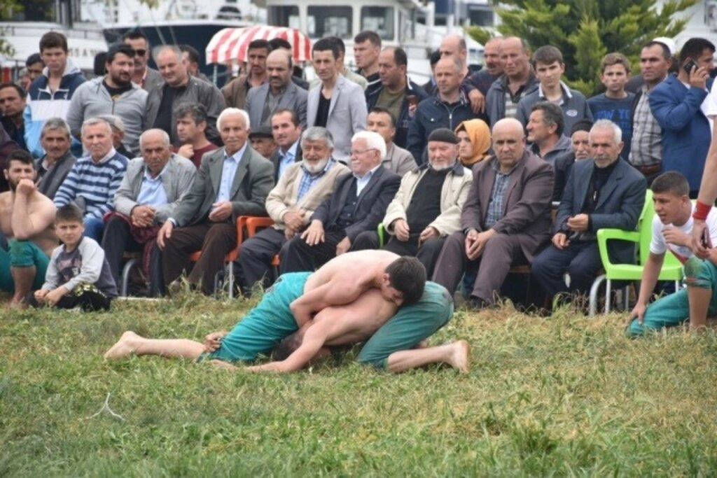 Yakakent'te Geleneksel 4. Hıdırellez Şenlikleri ve Karakucak Güreşleri