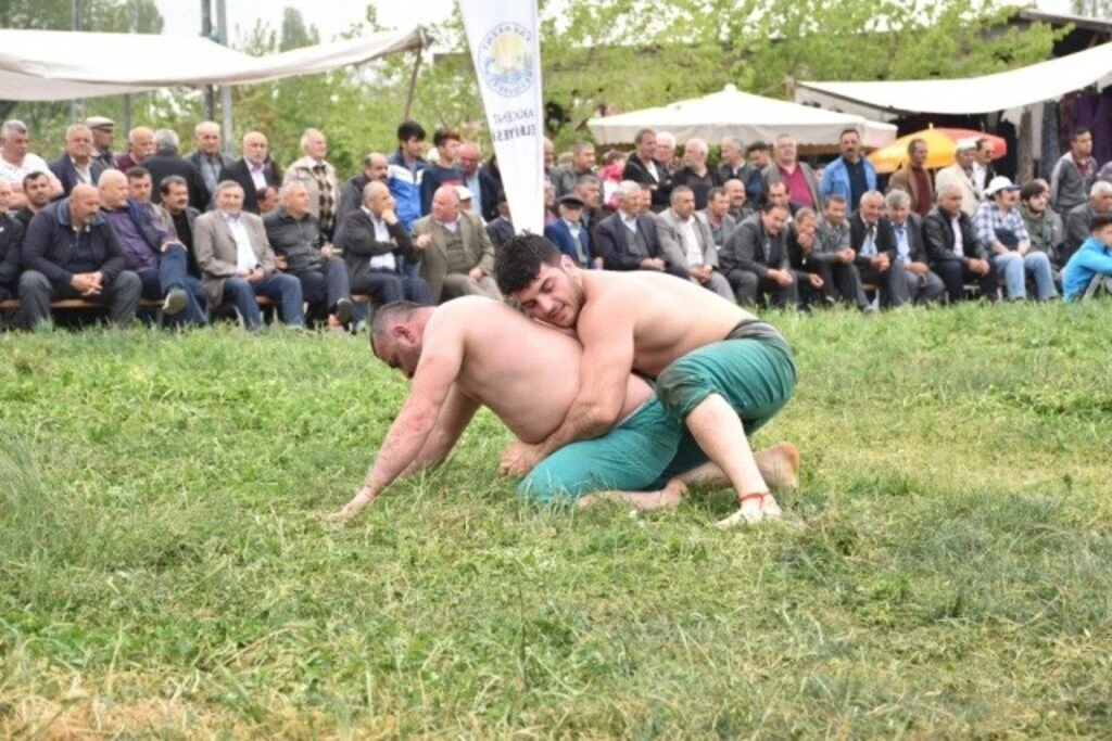 Yakakent'te Geleneksel 4. Hıdırellez Şenlikleri ve Karakucak Güreşleri