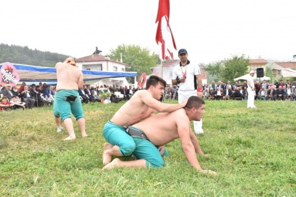 Yakakent'te Geleneksel 4. Hıdırellez Şenlikleri ve Karakucak Güreşleri