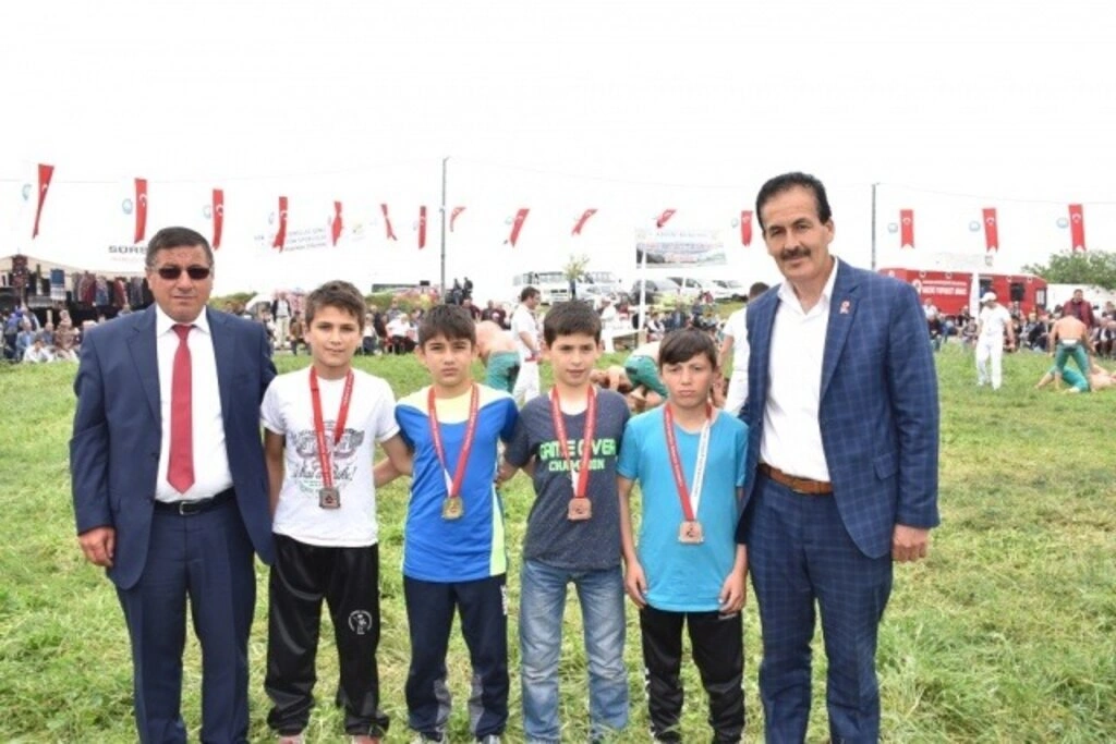 Yakakent'te Geleneksel 4. Hıdırellez Şenlikleri ve Karakucak Güreşleri