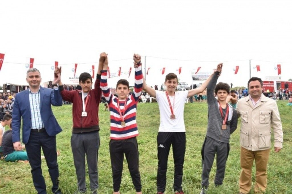 Yakakent'te Geleneksel 4. Hıdırellez Şenlikleri ve Karakucak Güreşleri