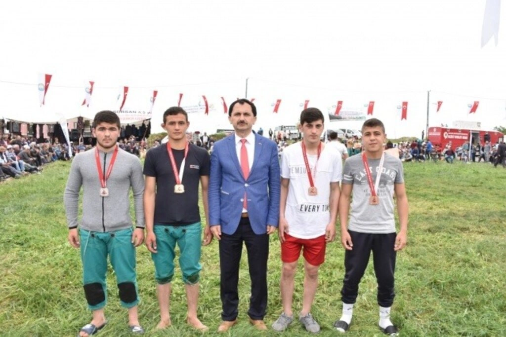 Yakakent'te Geleneksel 4. Hıdırellez Şenlikleri ve Karakucak Güreşleri