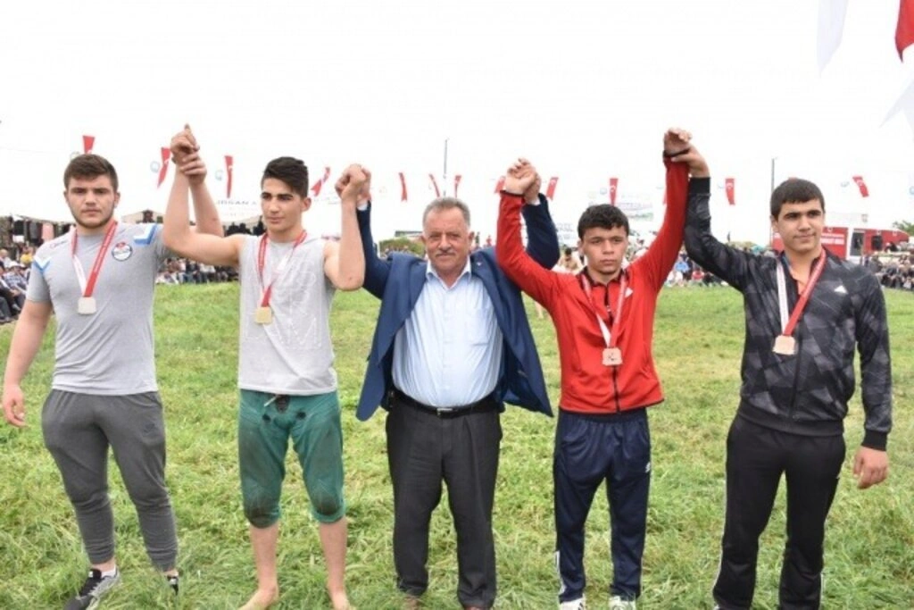 Yakakent'te Geleneksel 4. Hıdırellez Şenlikleri ve Karakucak Güreşleri