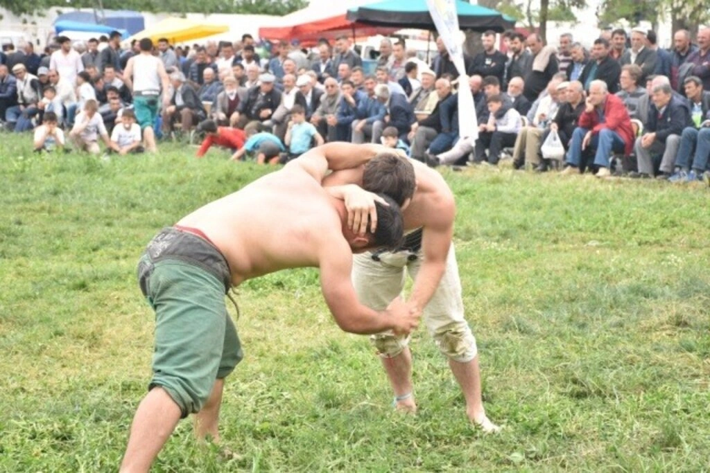 Yakakent'te Geleneksel 4. Hıdırellez Şenlikleri ve Karakucak Güreşleri