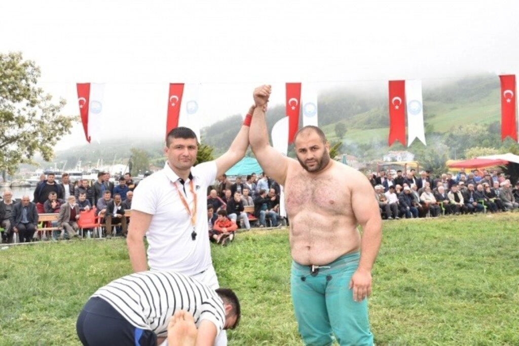 Yakakent'te Geleneksel 4. Hıdırellez Şenlikleri ve Karakucak Güreşleri