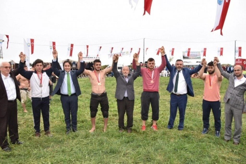 Yakakent'te Geleneksel 4. Hıdırellez Şenlikleri ve Karakucak Güreşleri