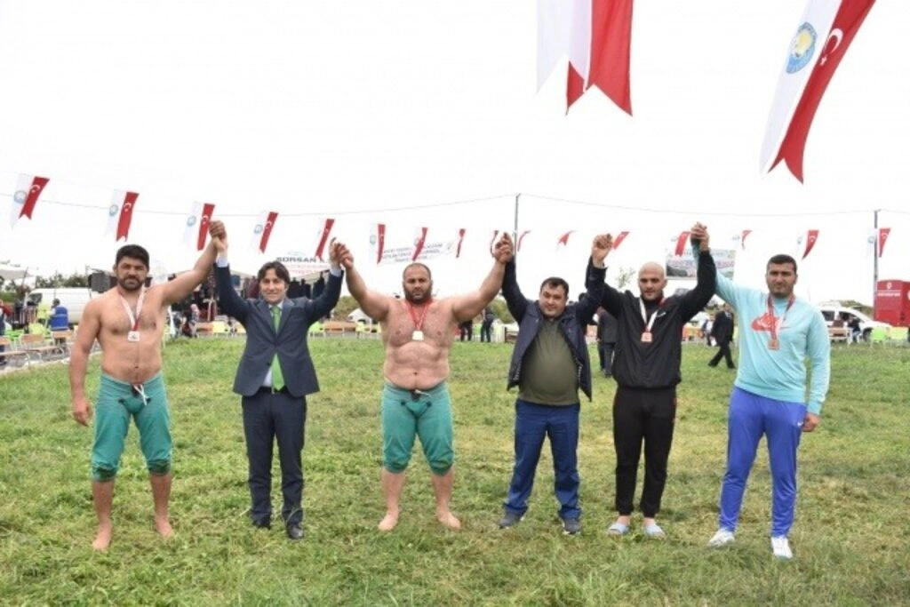 Yakakent'te Geleneksel 4. Hıdırellez Şenlikleri ve Karakucak Güreşleri