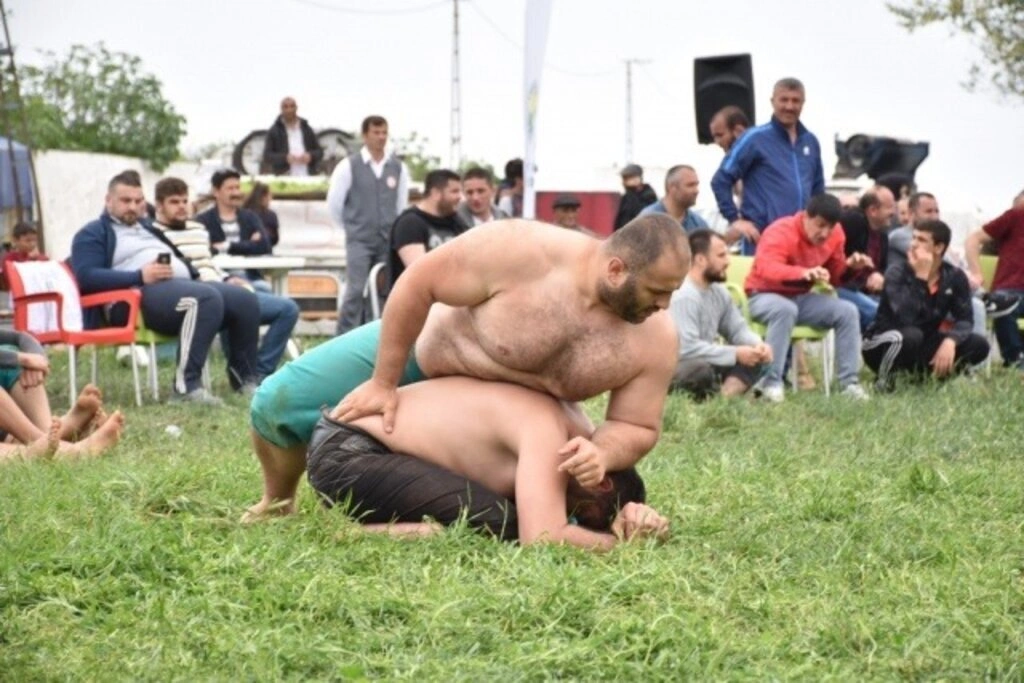 Yakakent'te Geleneksel 4. Hıdırellez Şenlikleri ve Karakucak Güreşleri