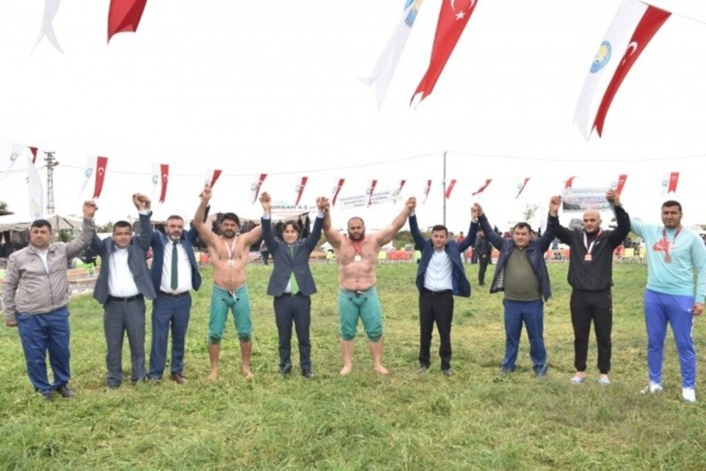 Yakakent'te Geleneksel 4. Hıdırellez Şenlikleri ve Karakucak Güreşleri
