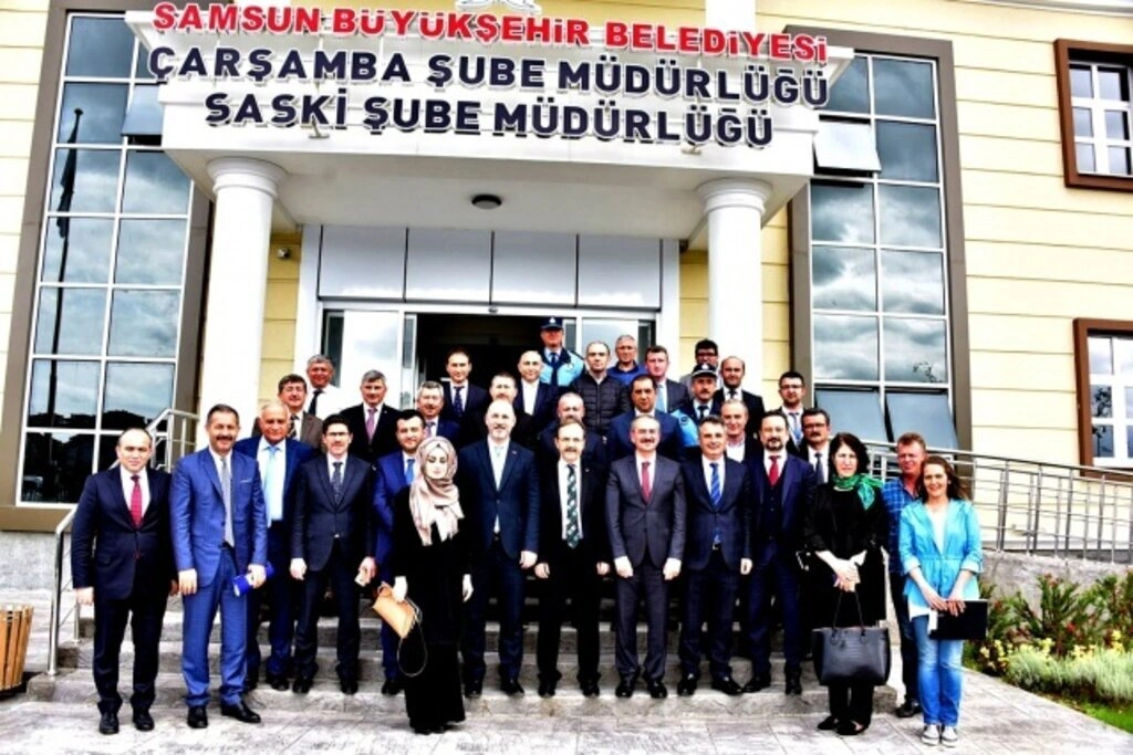 Başkan Zihni Şahin ilçeleri dolaşıyor