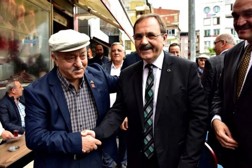 Başkan Zihni Şahin ilçeleri dolaşıyor