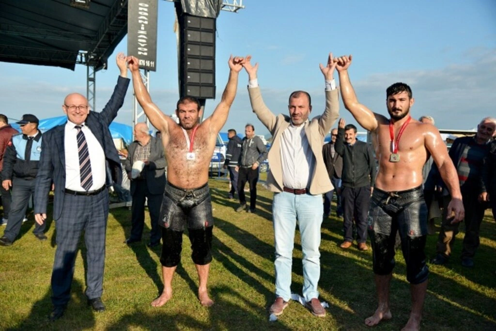 Terme Sakarlı’da Hıdırellez ve Yağlı Güreş Coşkusu