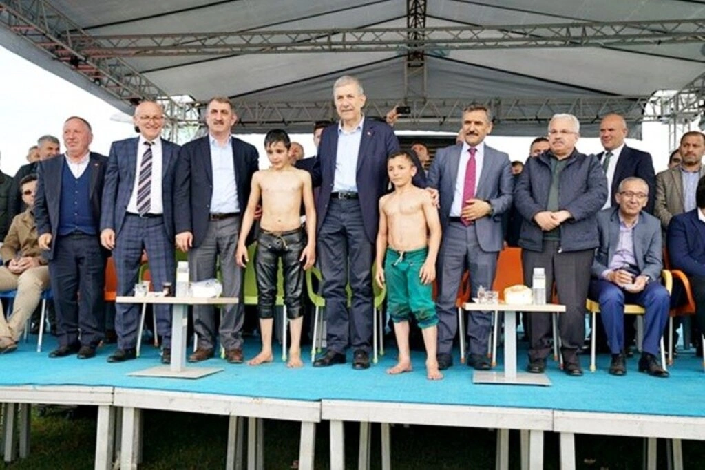 Terme Sakarlı’da Hıdırellez ve Yağlı Güreş Coşkusu
