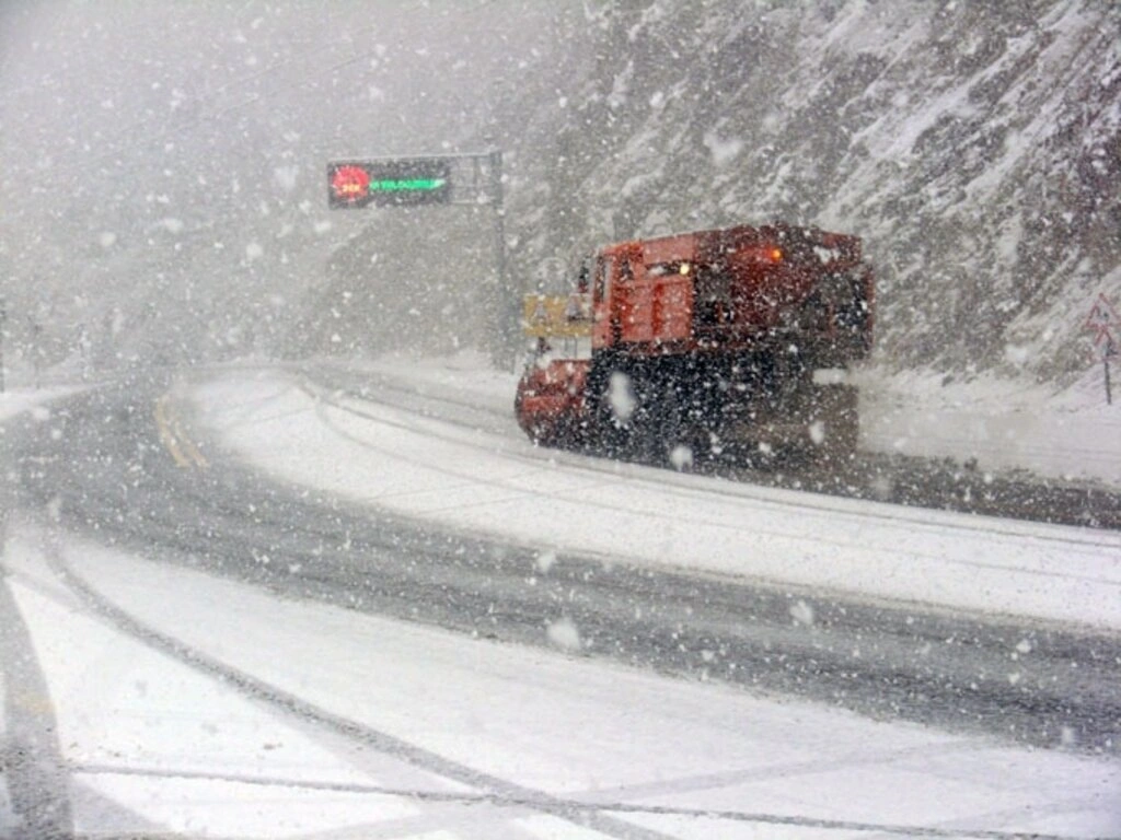 Karadeniz'den kar manzaraları , Zigana yine geçit veriyor...