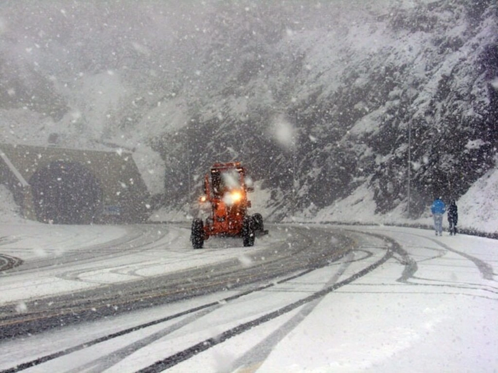 Karadeniz'den kar manzaraları , Zigana yine geçit veriyor...