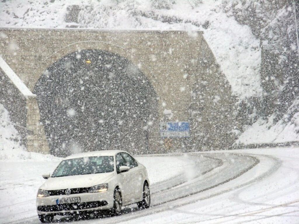 Karadeniz'den kar manzaraları , Zigana yine geçit veriyor...