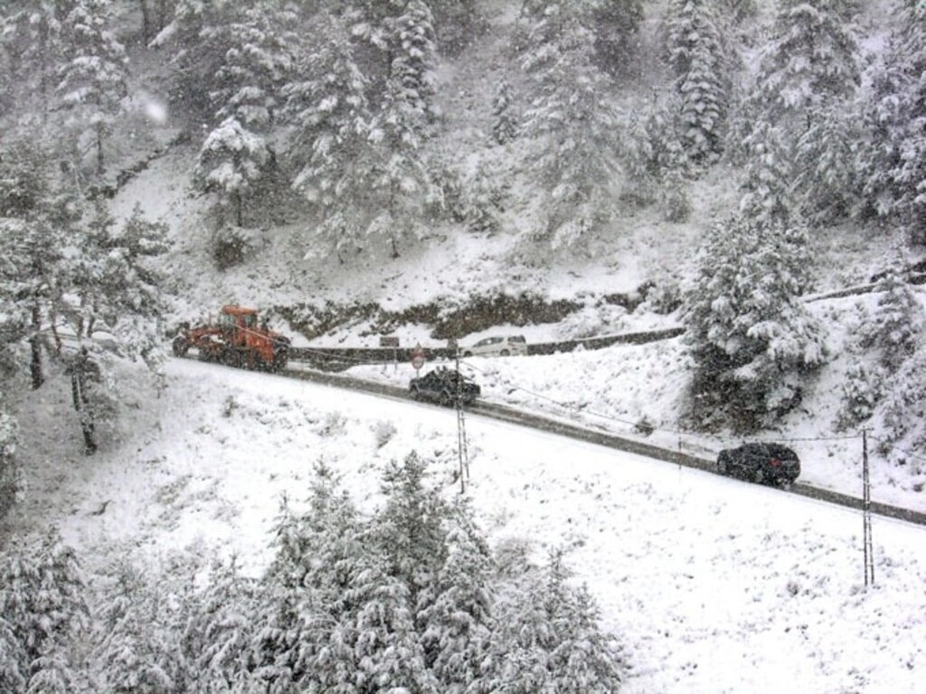 Karadeniz'den kar manzaraları , Zigana yine geçit veriyor...