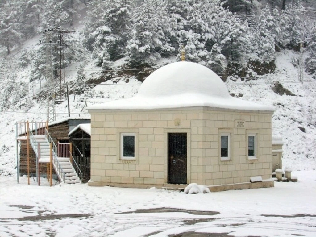 Karadeniz'den kar manzaraları , Zigana yine geçit veriyor...
