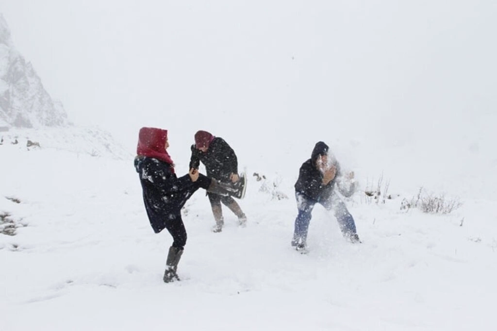 Karadeniz'den kar manzaraları , Zigana yine geçit veriyor...