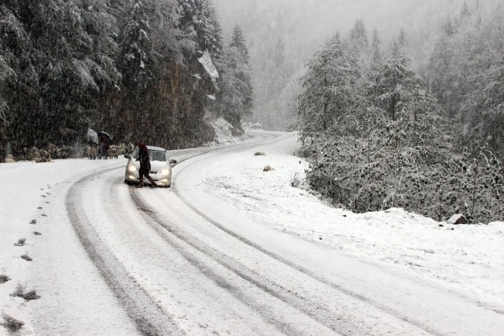 Karadeniz'den kar manzaraları , Zigana yine geçit veriyor...