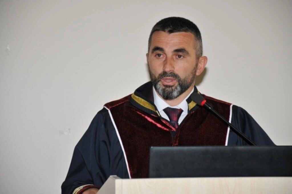 OMÜ Veteriner Fakültesi 1. sınıf öğrencileri beyaz önlük giydi