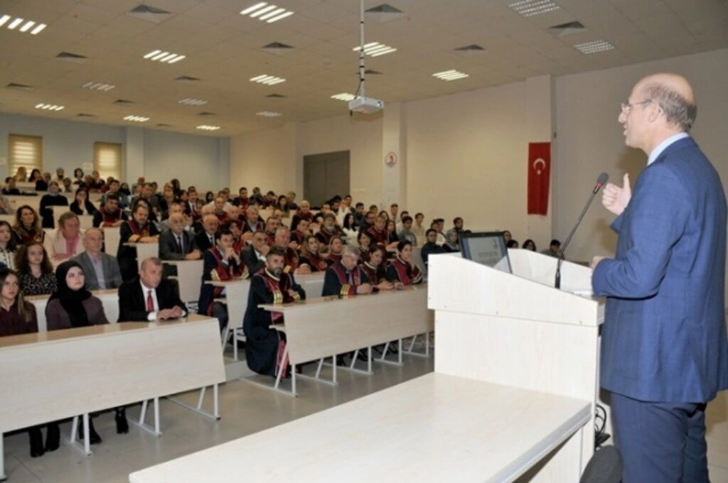 OMÜ Veteriner Fakültesi 1. sınıf öğrencileri beyaz önlük giydi