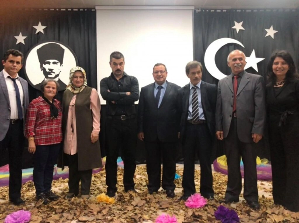 Hasköy Cumhuriyet ilkokulu'da yürekleri ısıtan şiir yarışması