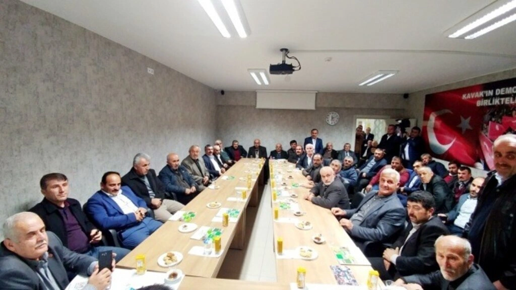 Başkan Sarıcaoğlu Kavak'ta muhtarlar ve STK'larla biraraya geldi