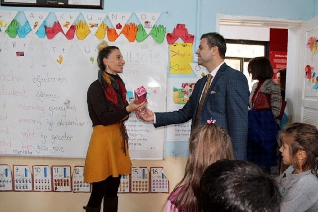İlkadım'da Köy Öğretmenlerine 24 Kasım Jesti