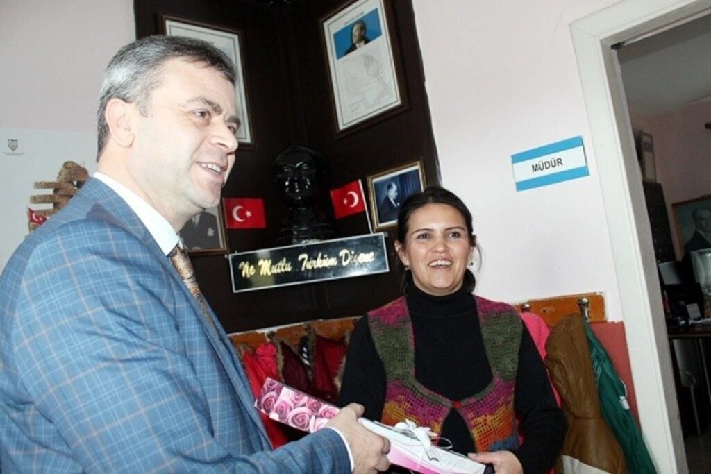 İlkadım'da Köy Öğretmenlerine 24 Kasım Jesti