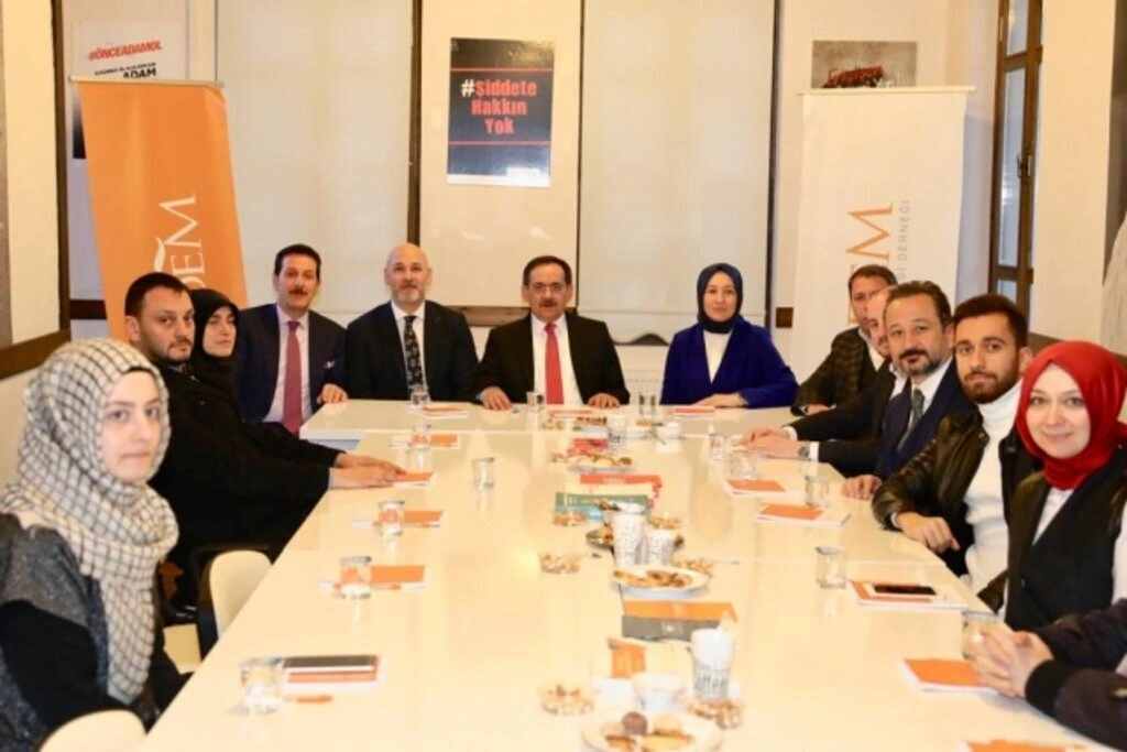 DEMİR VE TOK ESNAFLA BULUŞTU