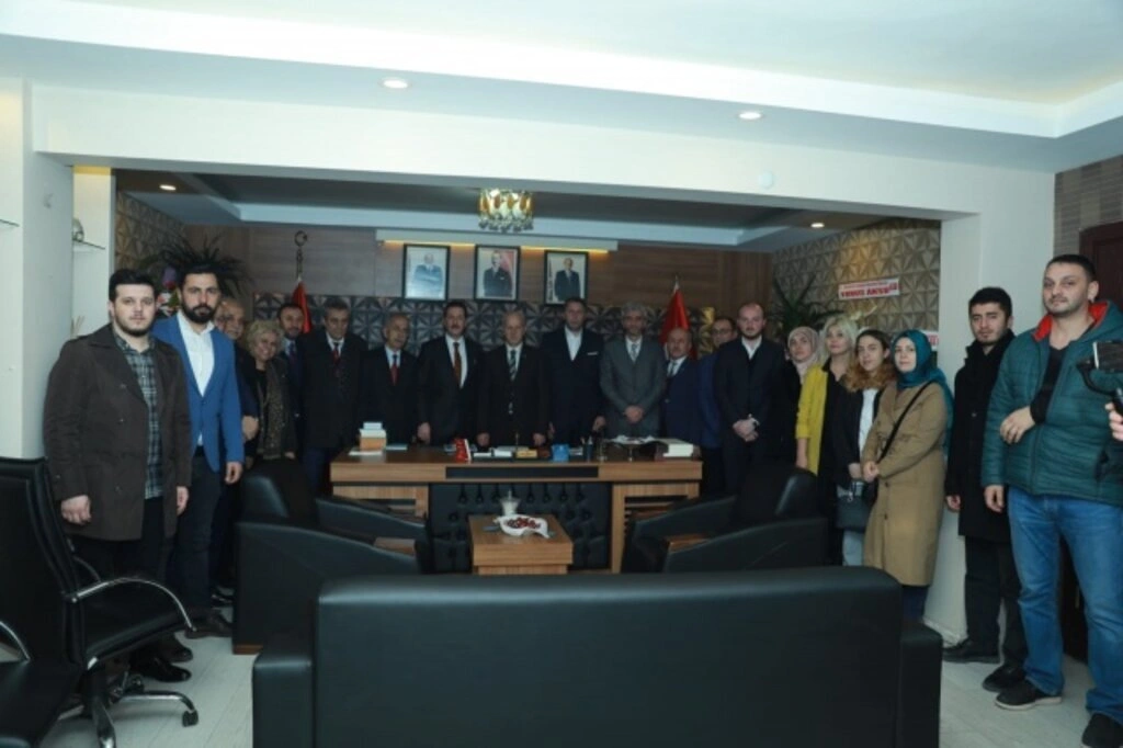 İlkadım Belediye Başkanı Erdoğan Tok, Samsun Milliyetçi Hareket Partisi(MHP) teşkilatlarına ziyaret yaptı