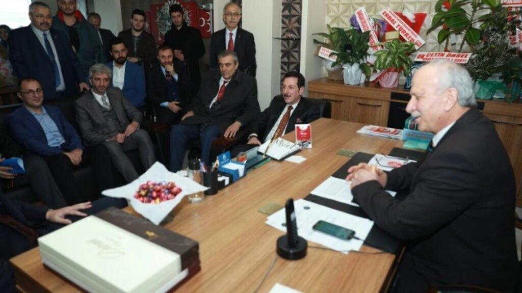 İlkadım Belediye Başkanı Erdoğan Tok, Samsun Milliyetçi Hareket Partisi(MHP) teşkilatlarına ziyaret yaptı