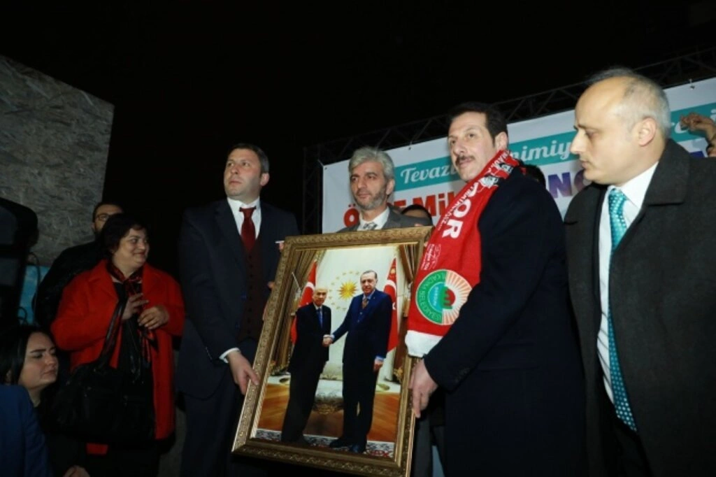 İLKADIM’DA CUMHUR’UN GÖVDE GÖSTERİSİ