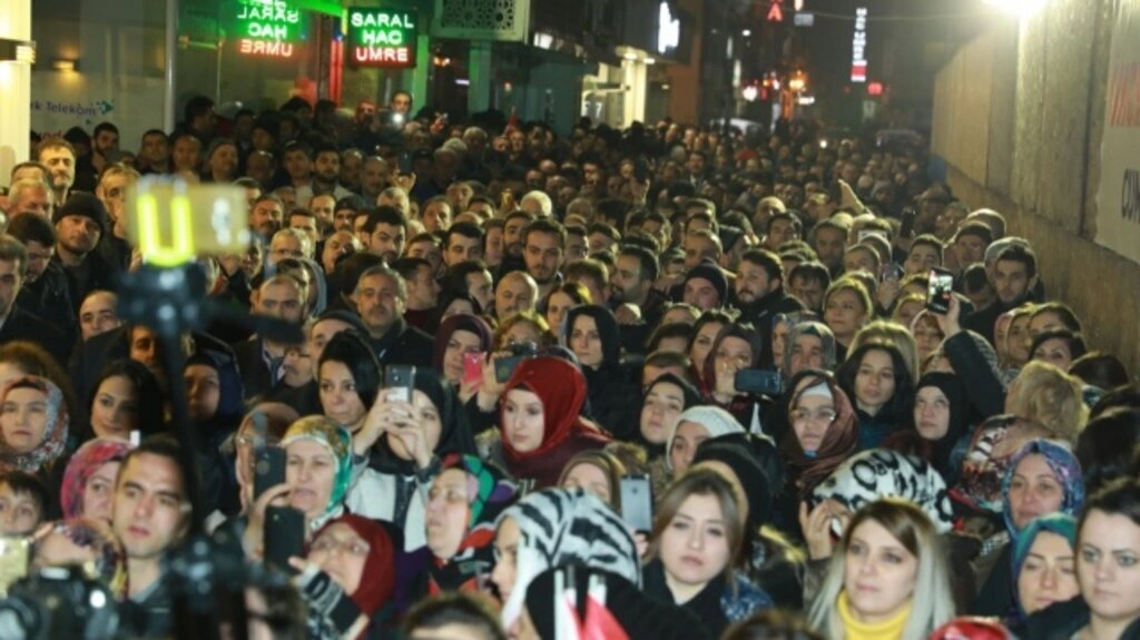 İLKADIM’DA CUMHUR’UN GÖVDE GÖSTERİSİ