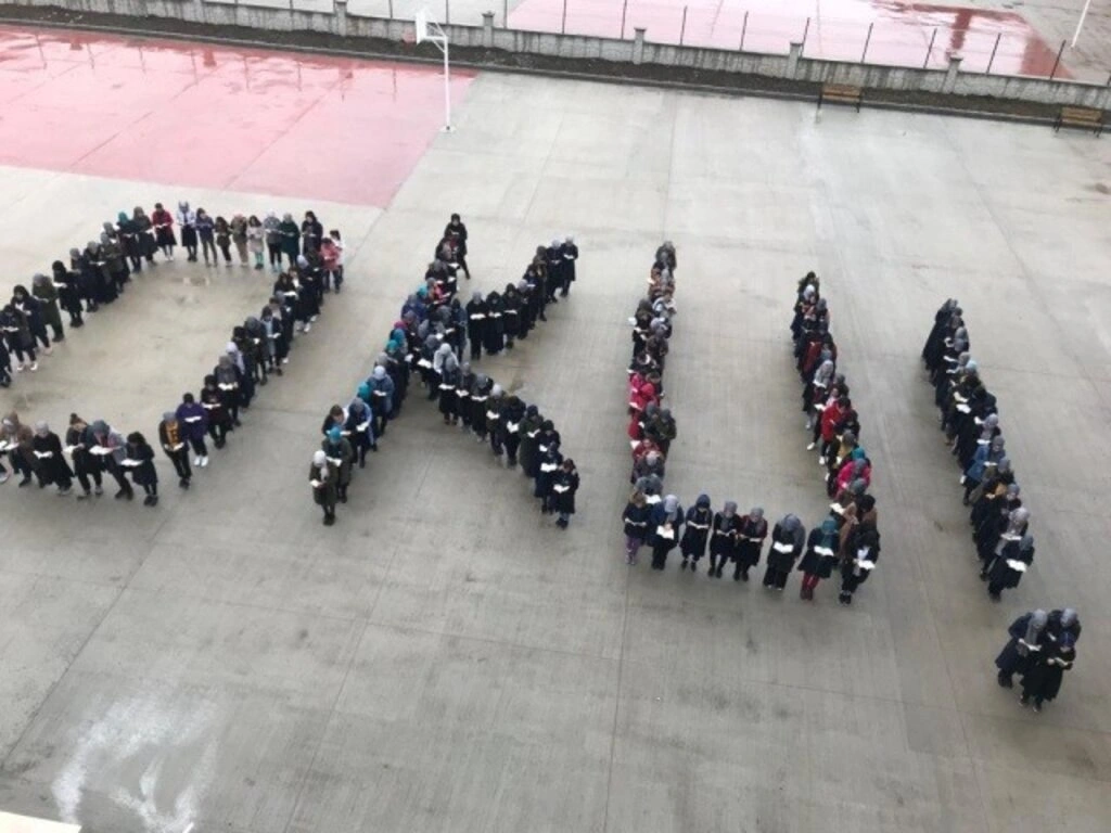 CANİK OKUYOR!